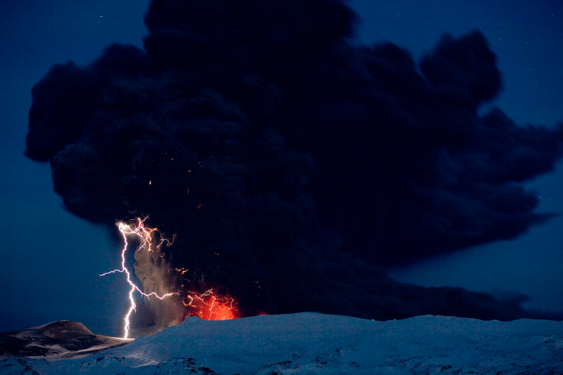Illustration for article titled The Terrible Beauty of Volcanic Eruptions and Lava Flows